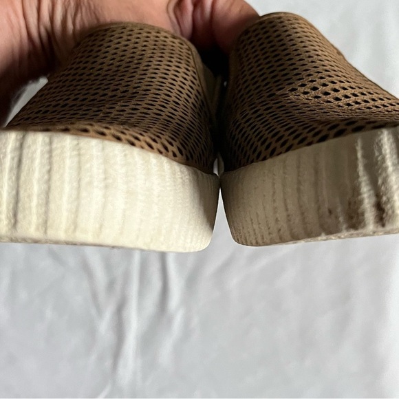 Frye Camille Perforated Slip On Sneaker Carmel Brown Tan Womens Sz 9.5 M EUC - Picture 12 of 12